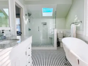 Mins to Downtown - Spacious Home - Image 3