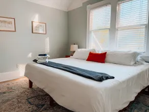 Mins to Downtown - Spacious Home - Image 4