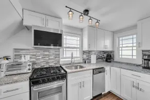 Charming 2-Br Home, 4 Blocks to the Boardwalk - Image 3
