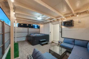 3BR 2BA Home with Jacuzzi Near Reid Park & Zoo Unit B - Image 2