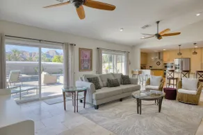 INDIAN WELLS POOL HOME-Super endroit pour la famille et les amis pour nager, dîner et se détendre. - Image 4