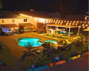 MCM Sleeps 25, lounge Pool, pickleball, and UFO - Image 5