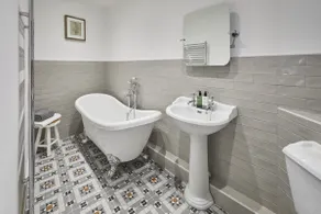 Host & Stay - Cedar Cottage - Image 4