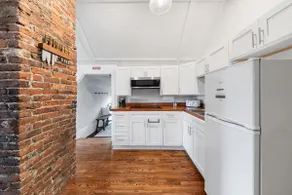 Historic Brick Loft - Downtown - Free Parking - Image 5