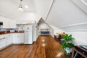Historic Brick Loft - Downtown - Free Parking - Image 4