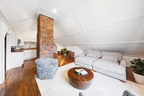 Historic Brick Loft - Downtown - Free Parking - Image 2