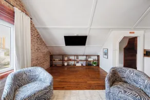 Historic Brick Loft - Downtown - Free Parking - Image 3
