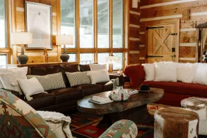 Taos Mountain Lodge Luxury Hot Tub Private Theater - Image 2