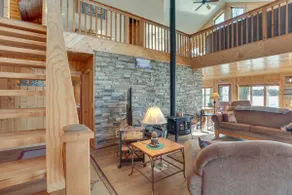 Lakefront Gem with Dock in New London - Image 4