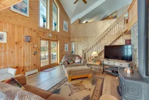 Lakefront Gem with Dock in New London - Image 2