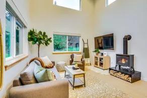 2 Mi to Warm Beach: Family Gem w/ Views - Image 4