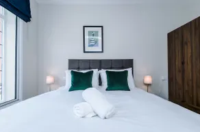 Contemporary 1BR Gem | Elysée Suites, Southport - Image 2