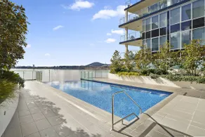 Stylish 1-Bed Retreat Steps from Foreshore - Image 4