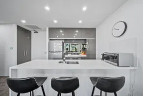 Stylish 1-Bed Retreat Steps from Foreshore - Image 2