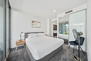 Stylish 1-Bed Retreat Steps from Foreshore - Image 3