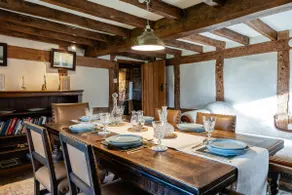 Orchard Cottage - Beautiful Home near Broadway - Image 3