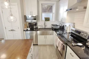 Stellar Stay Near Metro + Parking - Image 3