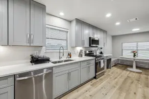 Luxury 4Bd 2Ba w Hot-Tub & Cinema Room - 14 guest - Image 4