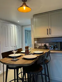 Cosy Hideaway 7 min from Soho farmhouse - Image 3