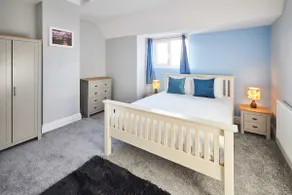Host & Stay - The Parade View - Image 3