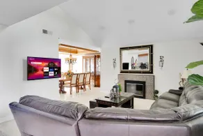 Rustic Charm Retreat next to South Coast & SNA - Image 4