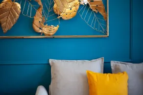Stylish Central Apartment with Parking - Image 4
