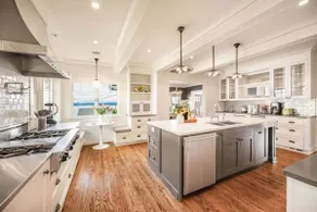 Leschi Retreat w Breathtaking Water View Sleeps 14 - Image 3