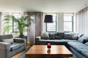 Spacious Property in the Heart of the City - Image 2
