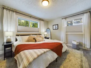 Home Near Mendenhall Glacier with Large Backyard - Image 5