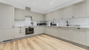 Modern 2 Bedroom Stay, Balcony, East Croydon - Image 5
