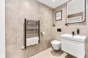 Modern 2 Bedroom Stay, Balcony, East Croydon - Image 4
