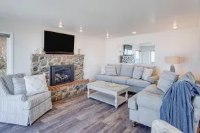 Ocean Front! Sleeps 12! Hot Tub! Dog Friendly! - Image 4