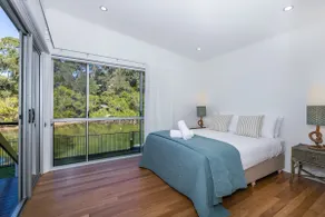 Luxury Waterfront Stay at Tallebudgera Creek - Image 3