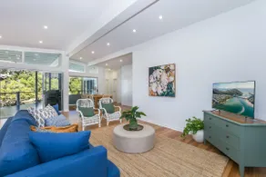 Luxury Waterfront Stay at Tallebudgera Creek - Image 2