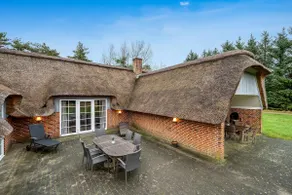 Large Holiday Home With Pool, Spa And Sauna, 1500 Meters From The North Sea - Image 2