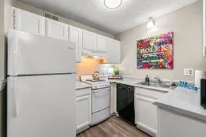 Upper Westside 2BR – Free Parking & Wi-Fi - Image 3