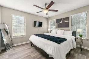 Upper Westside 2BR – Free Parking & Wi-Fi - Image 4