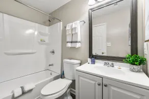 Upper Westside 2BR – Free Parking & Wi-Fi - Image 5