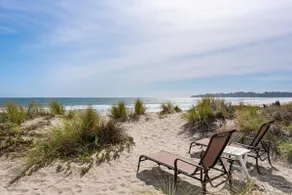 Rustic Oceanfront Retreat in Seadrift - Image 4