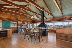 Rustic Oceanfront Retreat in Seadrift - Image 1