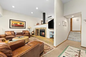Enjoy mountain and river views at cozy 3 bdrm cond - Image 4