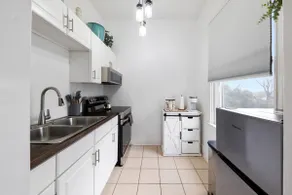 Historic Suite | Near Mercer University & Downtown - Image 4