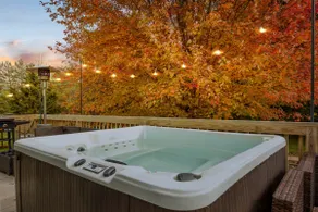 Secluded, Hot Tub, Fire Pit, Deck, Grill, Pets - Image 2