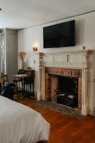 Book Village Inn - Dickinson Room Queen Bed - Image 3