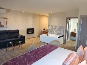 Suite with Jacuzzi and Extra Large Bed 1 - Image 2