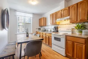 Prime Location | Gorgeous 4BR Downtown MTL - Image 2
