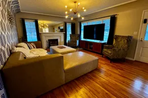 Luxurious Mid-Century-Retreat - Image 3
