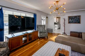 Luxurious Mid-Century-Retreat - Image 2