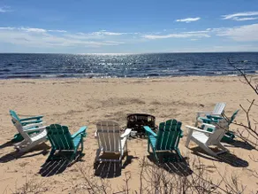 Northwoods Beach House: Peaceful Spring Getaway - Image 2