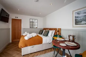 7 Winster - Image 4